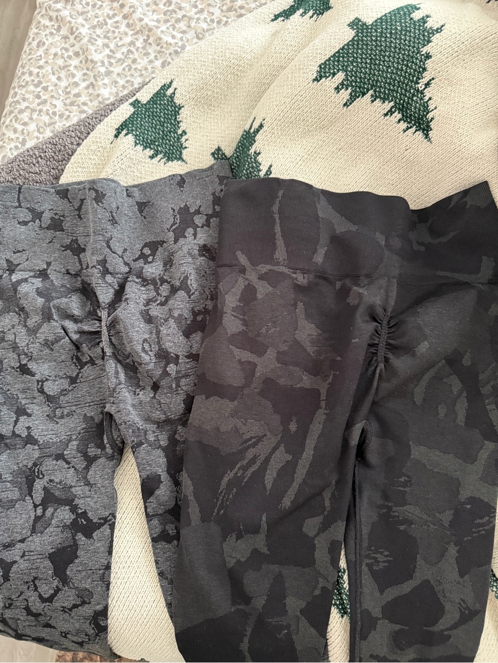 Gymshark Black and grey leggings scrunch butt size small